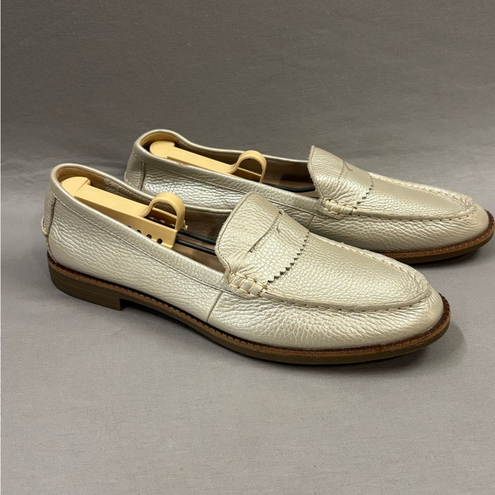 Sperry women’s silver Loafers size 9.5 NWOT classic chic business casual